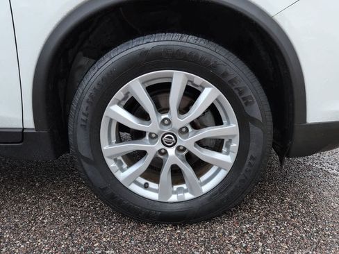 Used 2018 Nissan Rogue SV AWD/4WD image 11