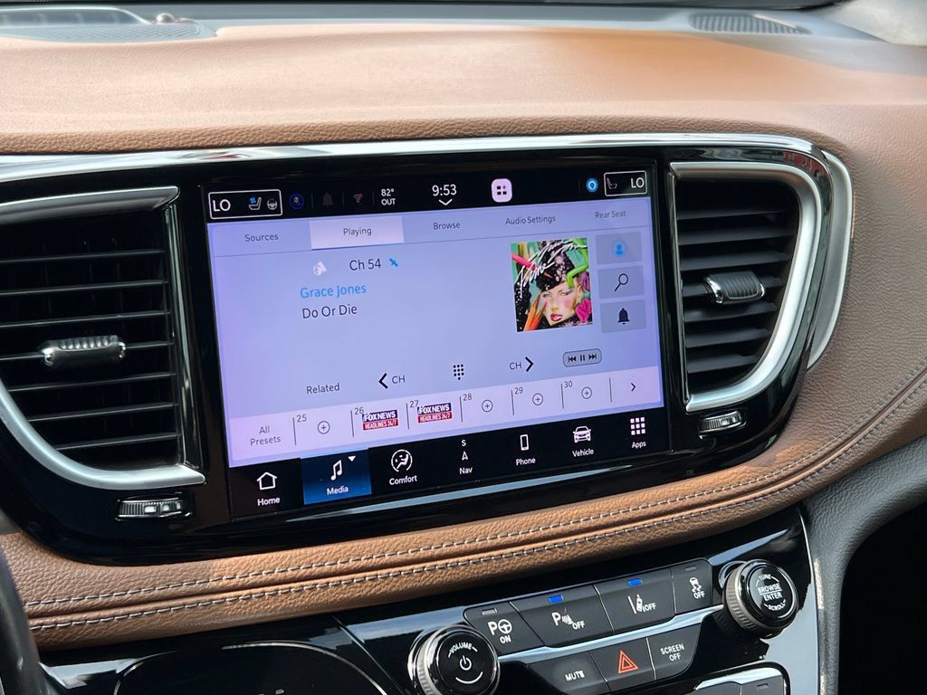 Used 2021 Chrysler Pacifica Limited w/ Uconnect Theater Family Group FWD image 42