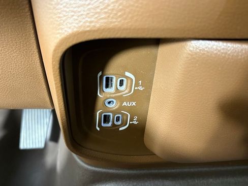 Used 2019 RAM 1500 Laramie AWD/4WD image 29