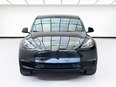Used 2024 Tesla Model Y 2WD image 2