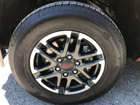 Certified 2025 Toyota Tacoma TRD Sport w/ TRD Sport Upgrade Package image 11