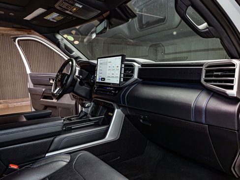 Used 2024 Toyota Sequoia Platinum image 20