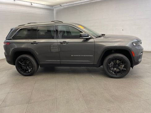 Used 2024 Jeep Grand Cherokee Limited 4xe w/ Luxury Tech Group II AWD/4WD image 15