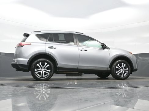 Used 2016 Toyota RAV4 LE AWD/4WD image 29