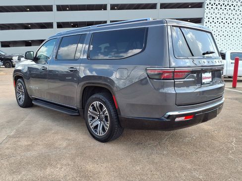 Used 2024 Jeep Wagoneer L Series II RWD image 4