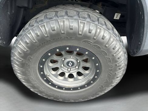 Used 2017 Toyota Tacoma TRD Off-Road w/ Tow Package (A/T) AWD/4WD image 13