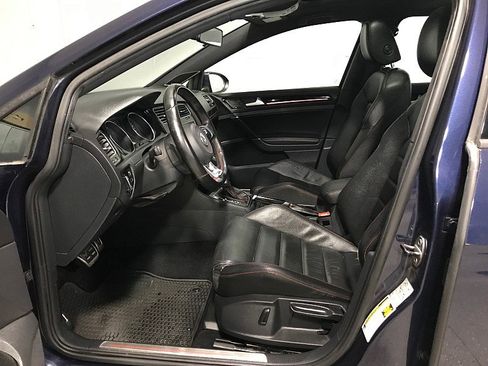 Used 2017 Volkswagen GTI SE image 10
