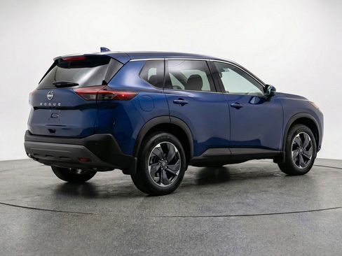 Used 2025 Nissan Rogue SV image 9