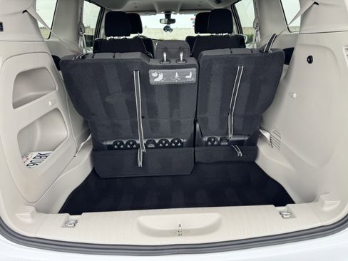 Used 2018 Chrysler Pacifica Touring Plus image 19