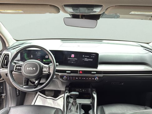 Used 2024 Kia Sorento S FWD image 18