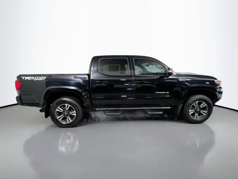 Used 2019 Toyota Tacoma TRD Sport AWD/4WD image 3