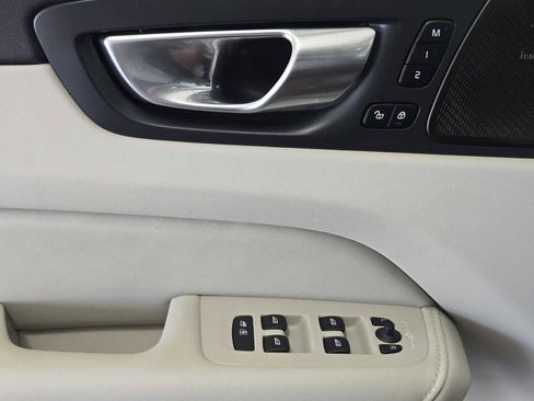 Used 2025 Volvo XC60 B5 Ultra w/ Protection Package Premier image 21