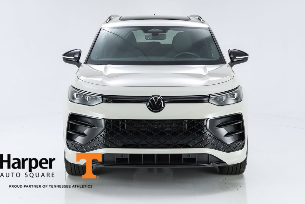 Used 2025 Volkswagen Tiguan SE R-Line FWD image 16