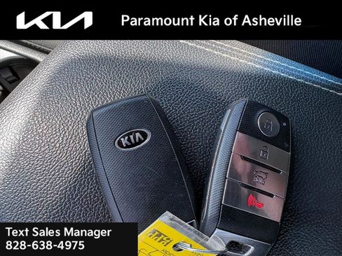 Used 2018 Kia Niro LX image 28