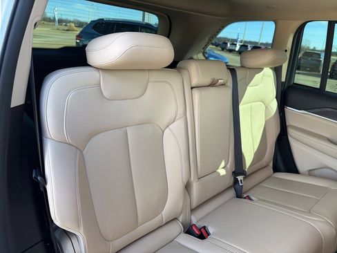 Used 2022 Jeep Grand Cherokee Limited image 19