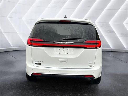 New 2026 Chrysler Pacifica Select image 21