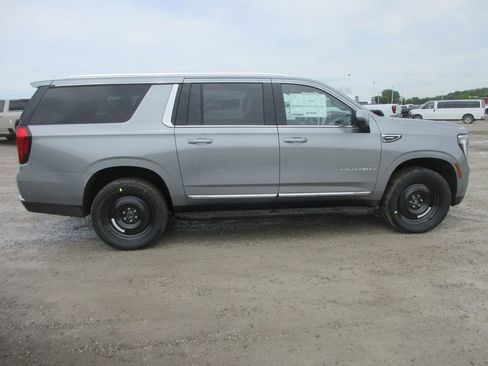 New 2026 GMC Yukon XL Elevation AWD/4WD image 3
