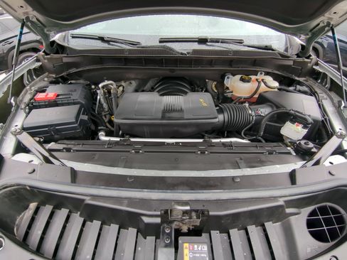 Used 2025 Chevrolet Suburban Z71 image 34