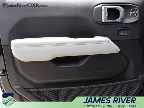 Used 2023 Jeep Gladiator Overland AWD/4WD image 20