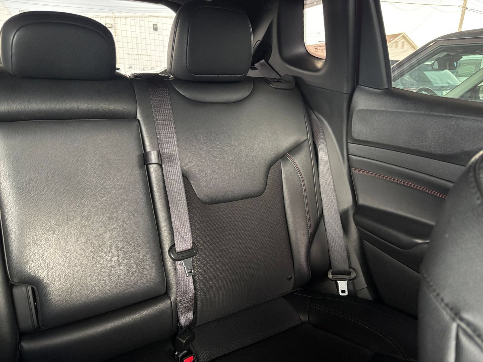 Used 2025 Jeep Compass Trailhawk AWD/4WD image 35