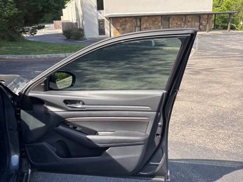 Used 2023 Nissan Altima 2.0 SR FWD image 22