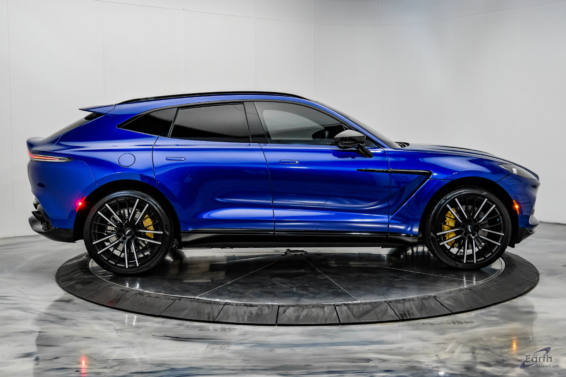 Used 2023 Aston Martin DBX AWD/4WD image 16