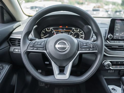 Used 2025 Nissan Altima 2.5 SV FWD image 22