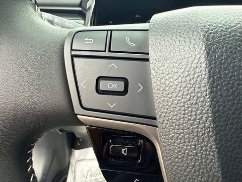 Used 2025 Toyota Camry SE image 29