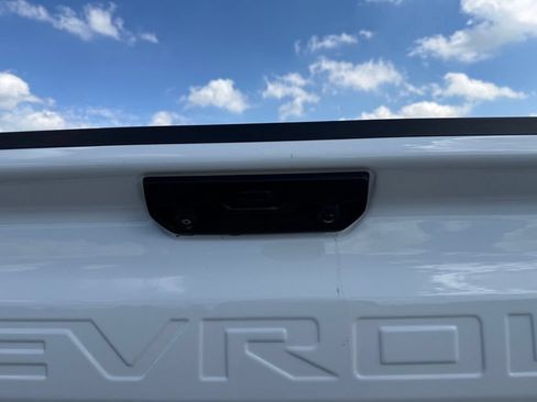 Used 2023 Chevrolet Silverado 1500 LT AWD/4WD image 5