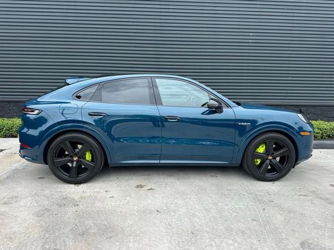 Certified 2025 Porsche Cayenne S image 10