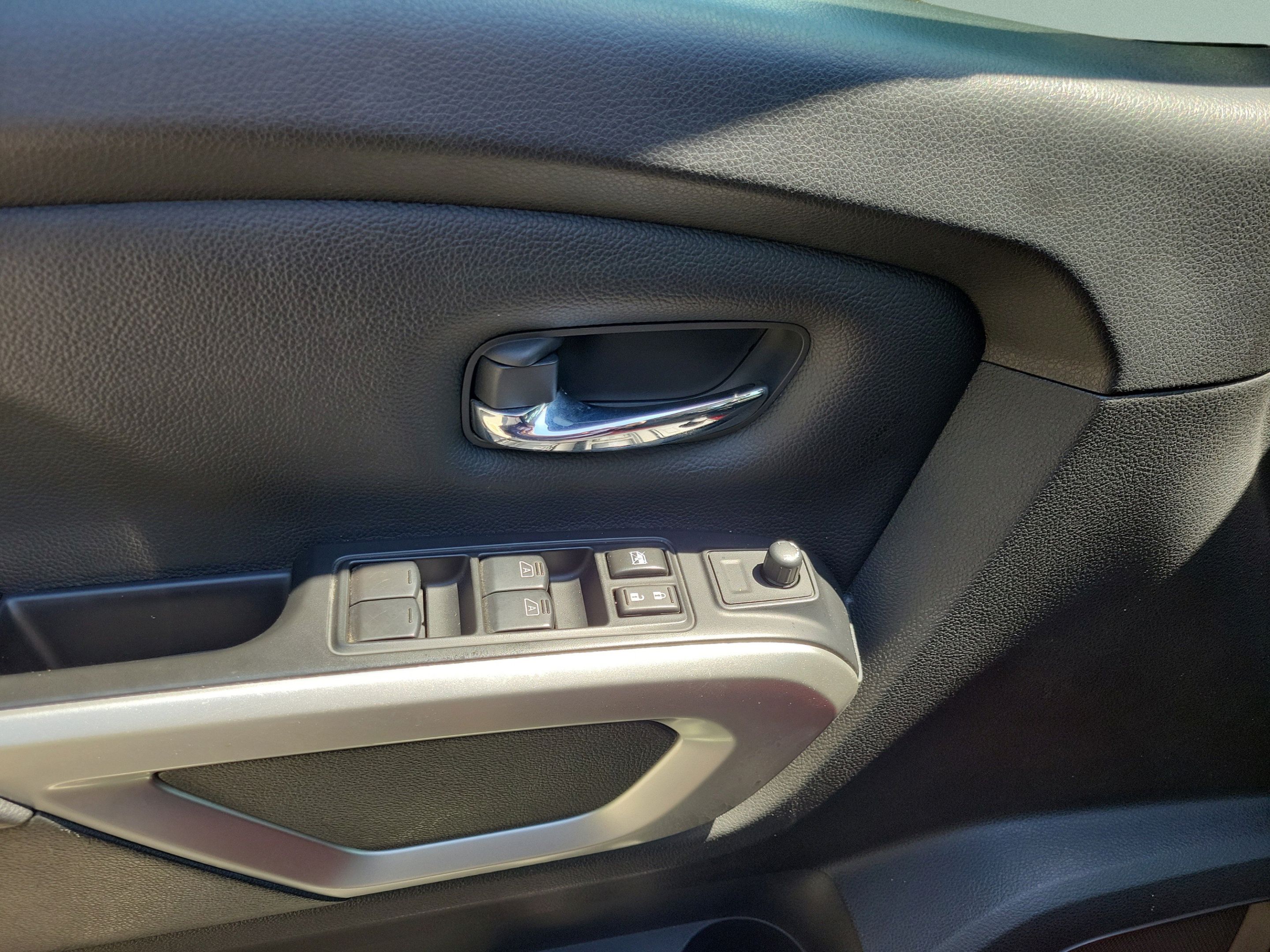Used 2023 Nissan Titan SV w/ SV Convenience Package RWD image 12