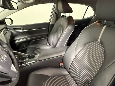 Used 2020 Toyota Camry SE w/ Convenience Package image 25