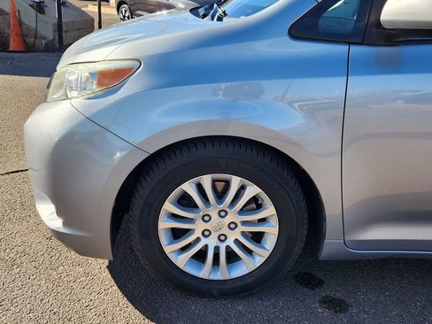 Used 2015 Toyota Sienna XLE image 28