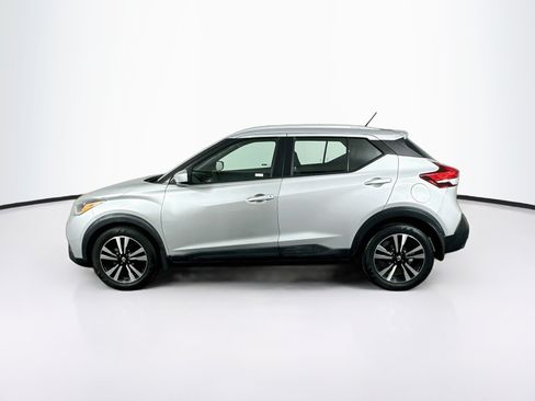 Used 2018 Nissan Kicks SV FWD image 4