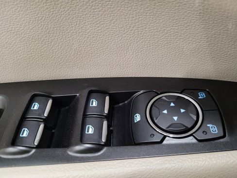 Used 2018 Ford Fusion SE w/ Fusion SE Technology Package AWD/4WD image 27