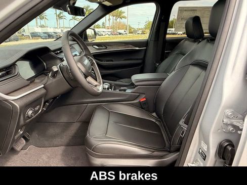New 2026 Jeep Grand Cherokee Limited w/ Limited Altitude Package RWD image 9