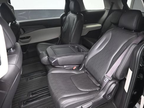 Certified 2024 Kia Carnival LX FWD image 25