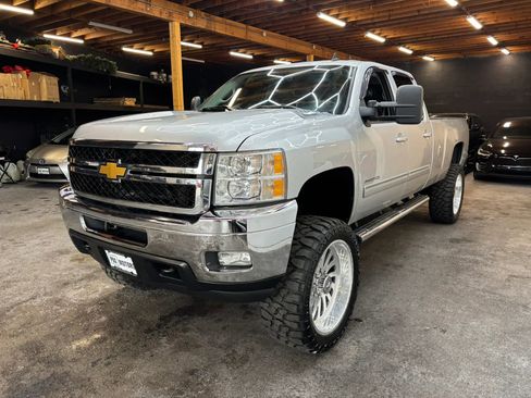 Used 2014 Chevrolet Silverado 3500 LTZ w/ LTZ Plus Package AWD/4WD image 4