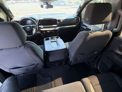 Used 2023 Chevrolet Silverado 1500 LT AWD/4WD image 6