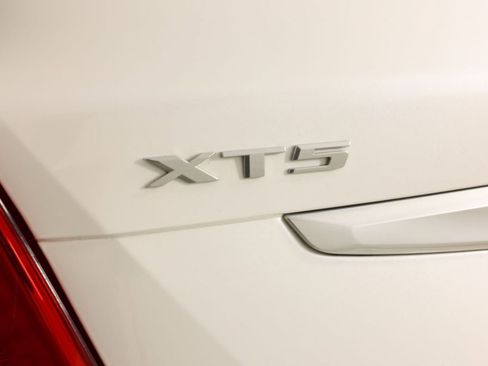 Used 2018 Cadillac XT5 FWD image 14