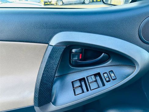 Used 2012 Toyota RAV4 4WD image 32