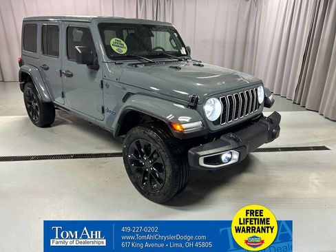 Used 2025 Jeep Wrangler Unlimited Sahara w/ Safety Group image 1