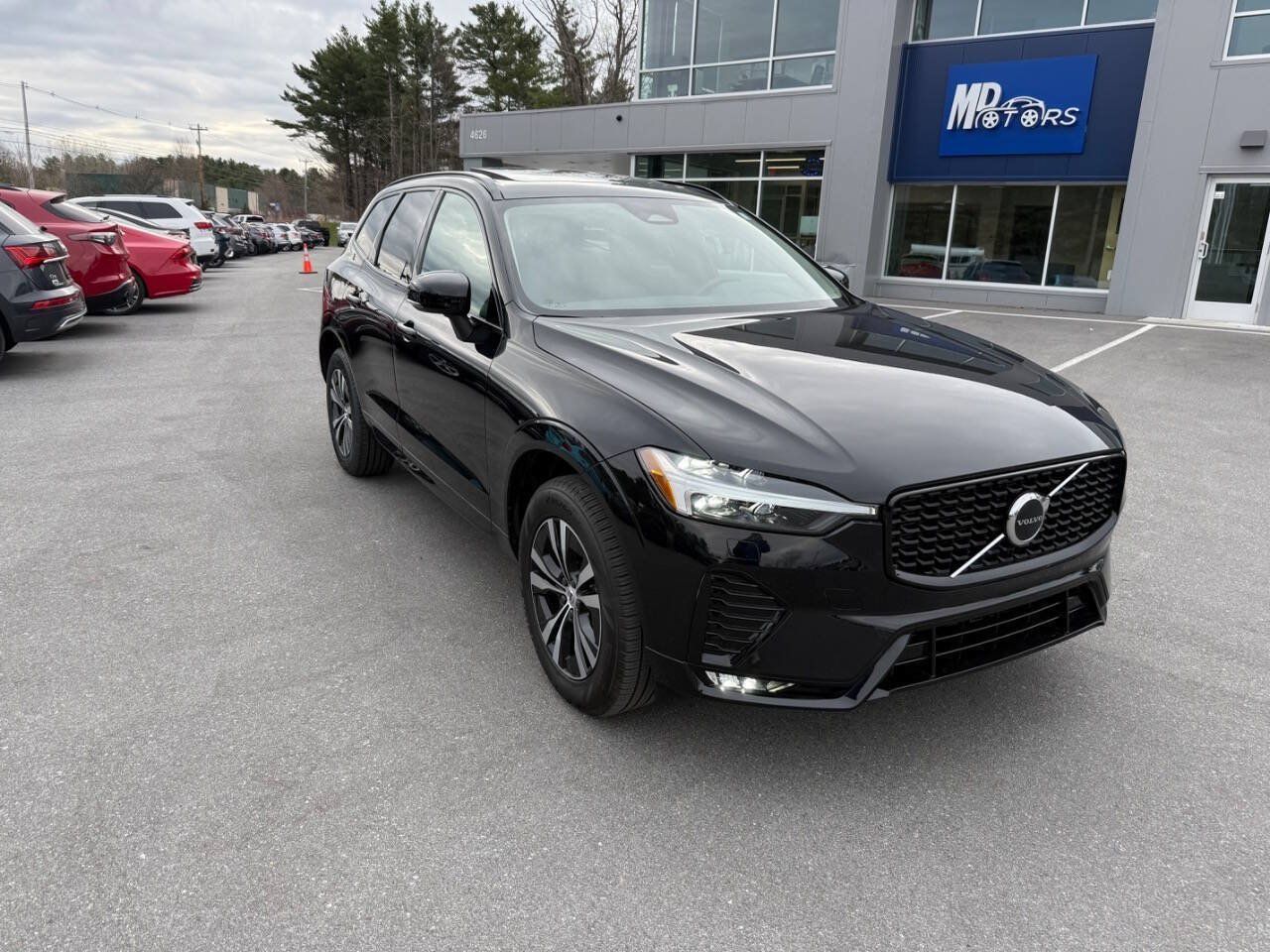 Used 2025 Volvo XC60 B5 Core AWD/4WD image 4