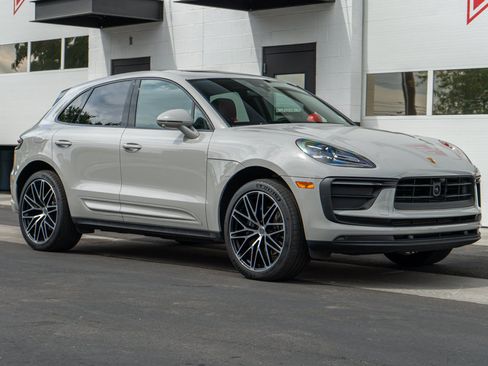 Used 2025 Porsche Macan AWD/4WD image 51