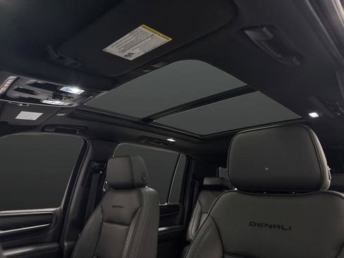 Used 2021 GMC Yukon XL Denali image 7