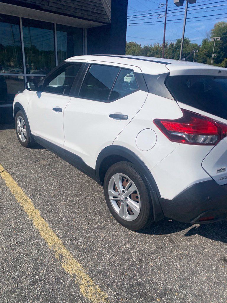 Used 2020 Nissan Kicks S FWD image 4
