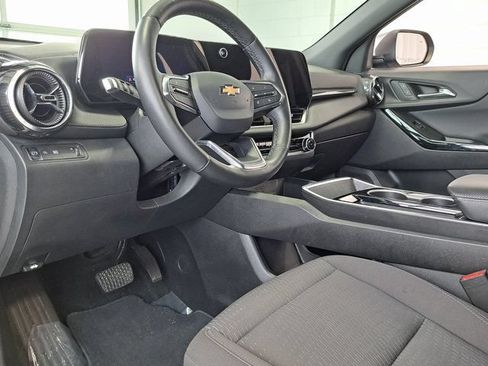 Used 2025 Chevrolet Equinox LT FWD image 8
