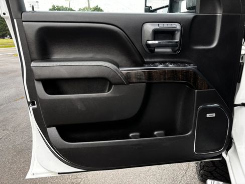 Used 2015 GMC Sierra 2500 Denali w/ Duramax Plus Package AWD/4WD image 14