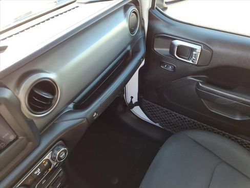 Used 2023 Jeep Gladiator Sport image 30