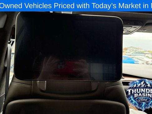 Used 2021 Cadillac Escalade Premium Luxury Platinum w/ Heavy-Duty Trailer Package AWD/4WD image 17